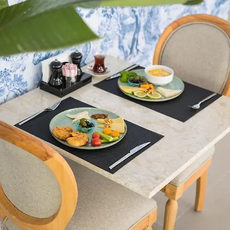 Niss Lara 3* Antalya