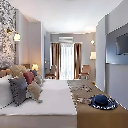 Hotel Niss Lara 3*