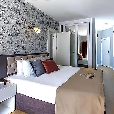 Niss Lara Hotel 3*